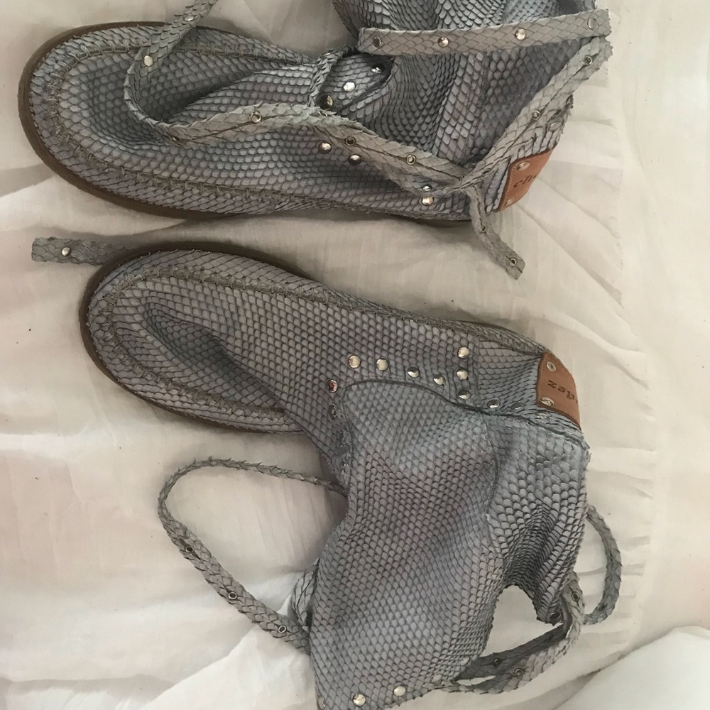 Ankle boots light blue python with silver detail. - Picture 6 of 8